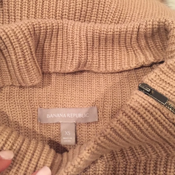 Banana Republic Sweater - Picture 4 of 4